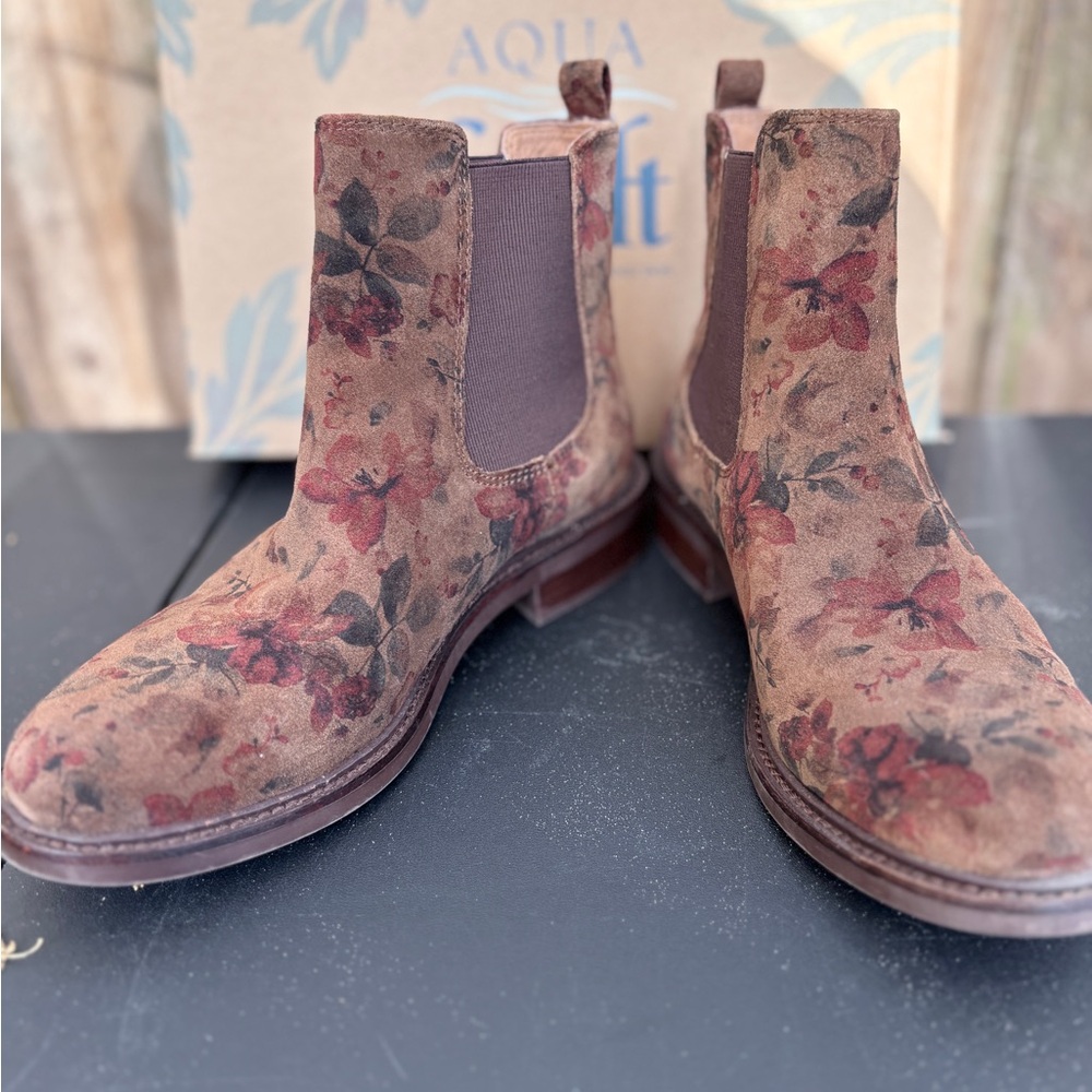 Aqua Söfft Pamella Chelsea Boots – Floral Brown – Size 7.5